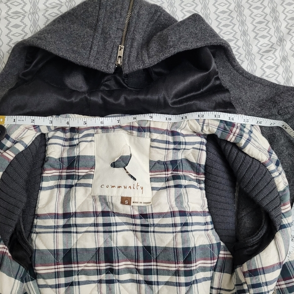 Community hooded wool vest.  Size S. - Picture 15 of 15